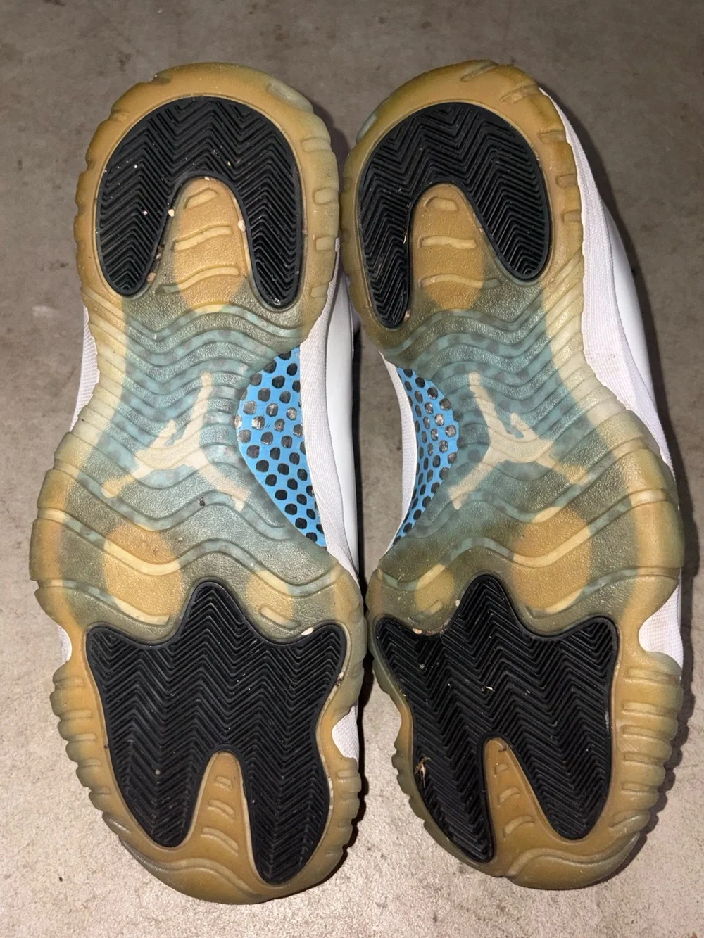 Jordan 11 Retro Legend Blue Sneakers